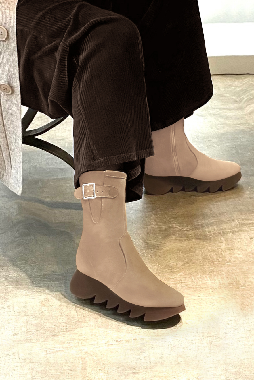 Tan beige women's ankle boots with a zip on the inside. Round toe. Low rubber soles. Worn view - Florence KOOIJMAN
